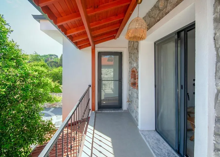 Rengin Stone House *